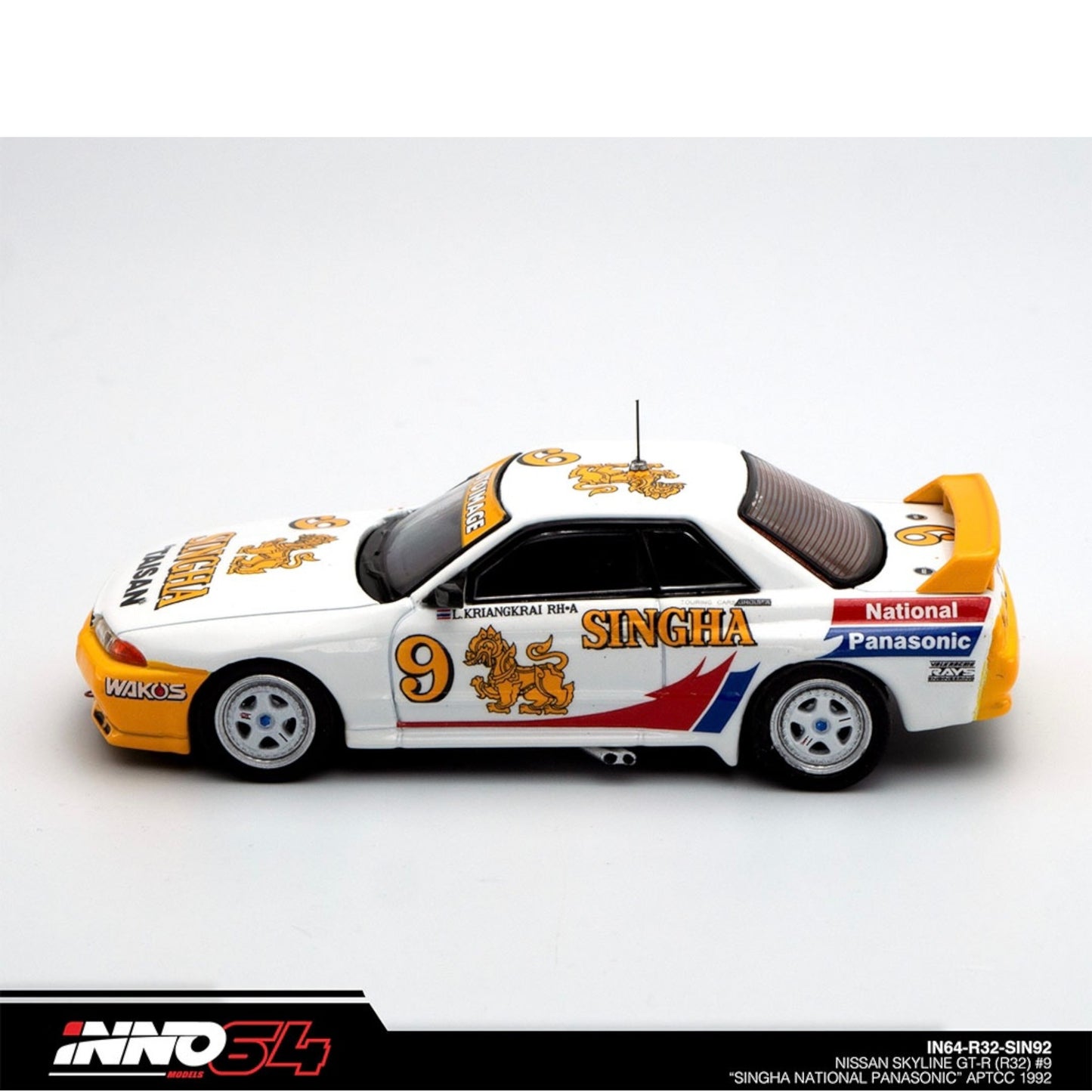 INNO64 - Nissan Skyline GT-R (R32) #9 "Singha National Panasonic" APTCC 1992 - IN64-R32-SIN92 - 1:64