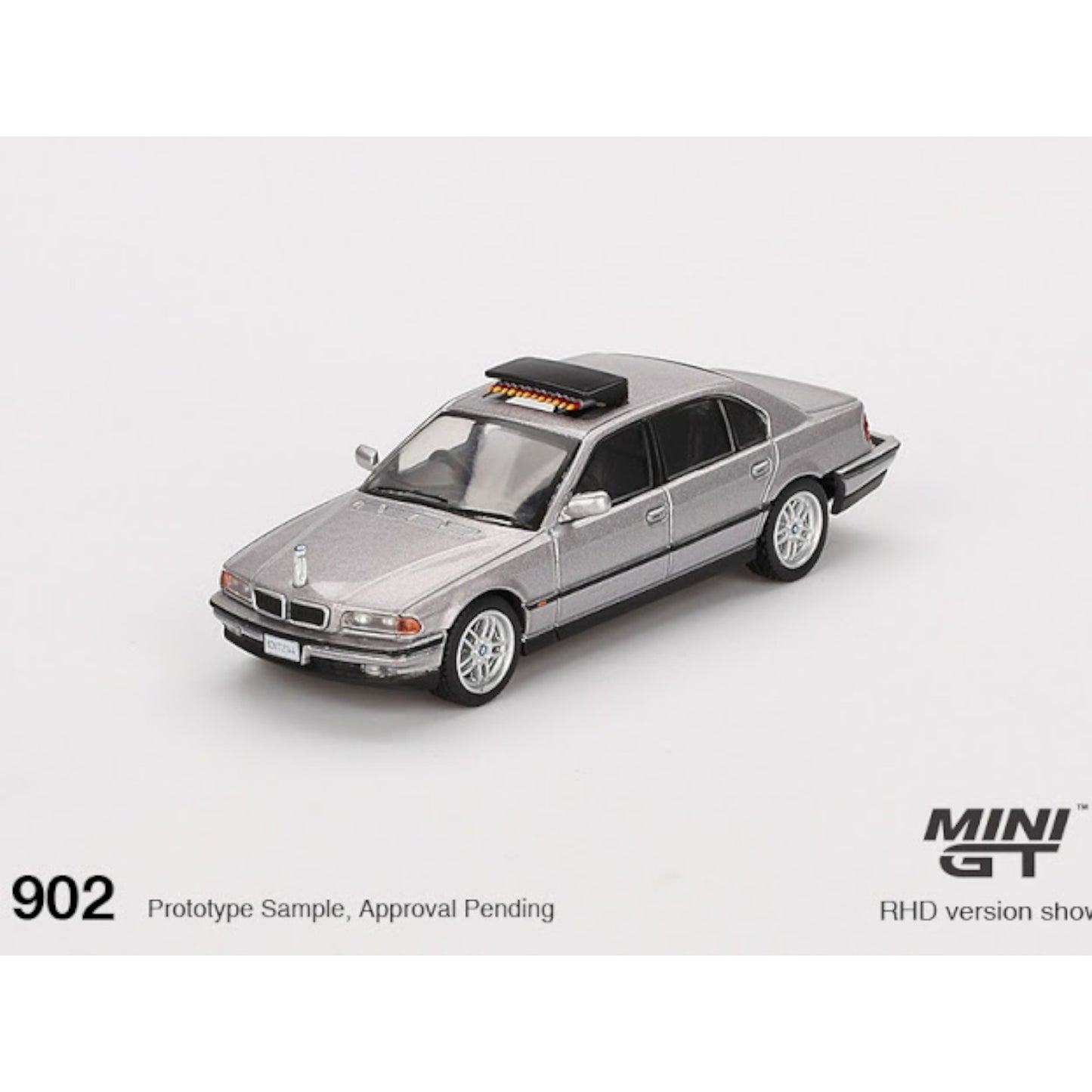 Mini GT - Pre-Order - James Bond - 1997 BMW 750 IL (E39) *Tomorrow Never Die* - German Blister Packaging - MGT00902-007G (LHD)