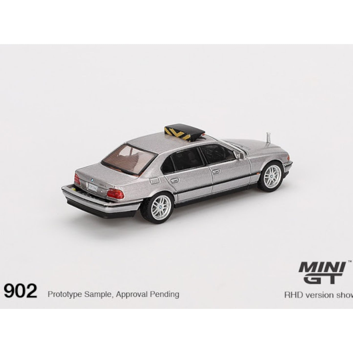 Mini GT - Pre-Order - James Bond - 1997 BMW 750 IL (E39) *Tomorrow Never Die* - German Blister Packaging - MGT00902-007G (LHD)