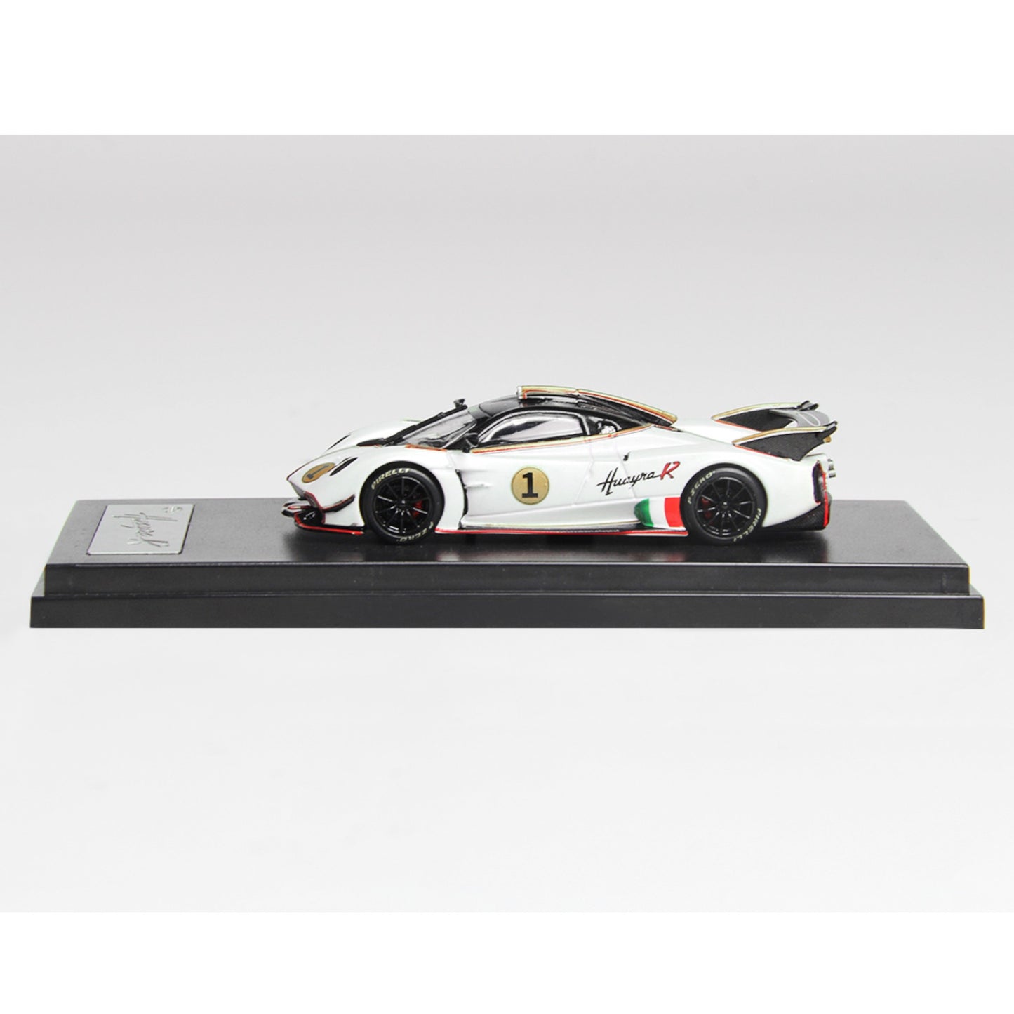 LCD-Models - Pagani Huayra R N 1 2017 white - LCD64028-PW